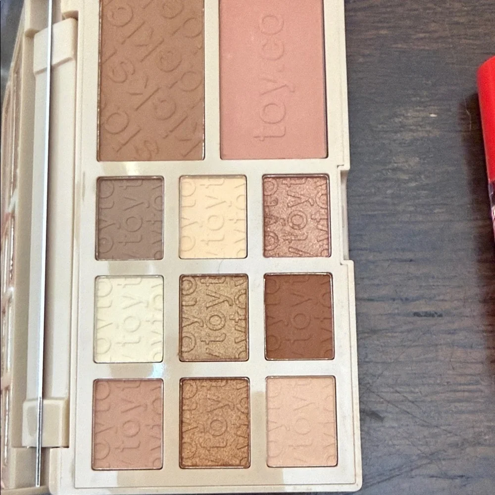 Toyfactory Eyeshadow/  Blush Neutral Palette KaVoss Highlighter, Mascara, Lip